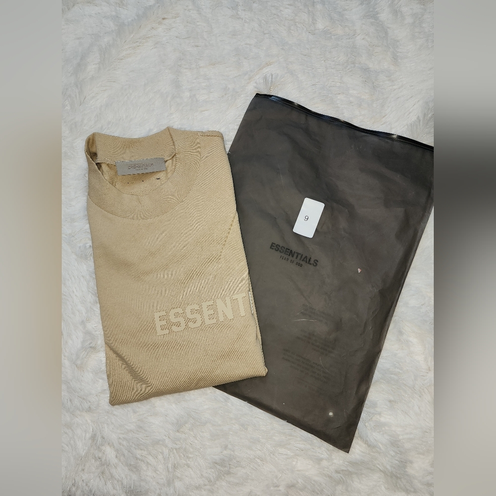 Essentials x Fear of God (Sand) Beige Short Sleeve T-Shirt NWT Size Small (New)